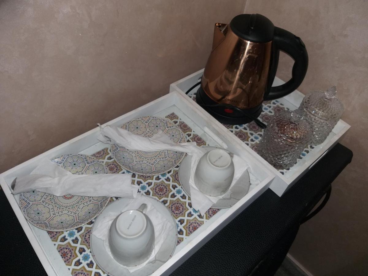 Hotel Lahlou Riad Cafeteria Oujda Bagian luar foto