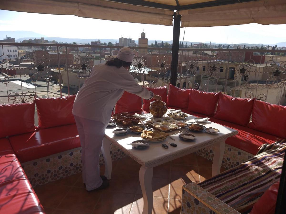 Hotel Lahlou Riad Cafeteria Oujda Bagian luar foto